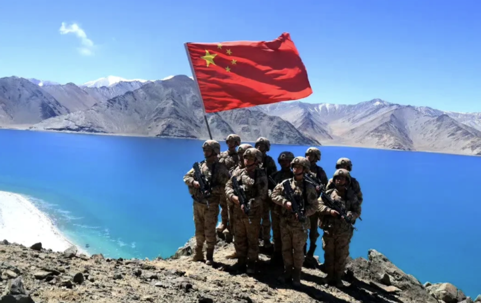关于双方对峙！半场战况悬而未决，胜负未定的信息