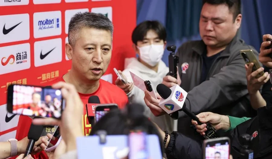 日本队主教练表现不好，赛后出现问题